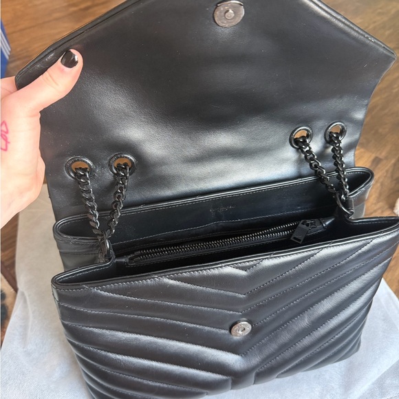 Yves Saint Laurent Large LouLou Bag - Picture 9 of 13